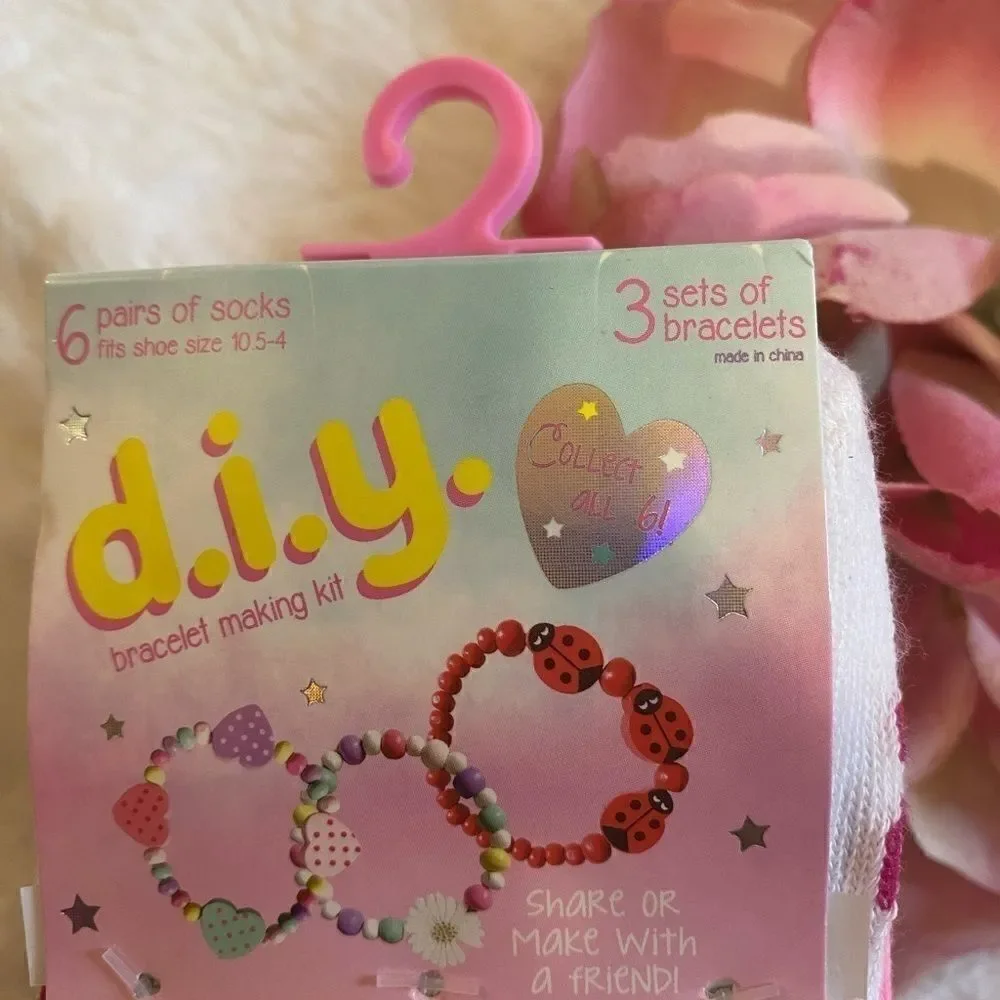 D.I.Y. Girls 6 Pairs of Socks, Bracelet making kit